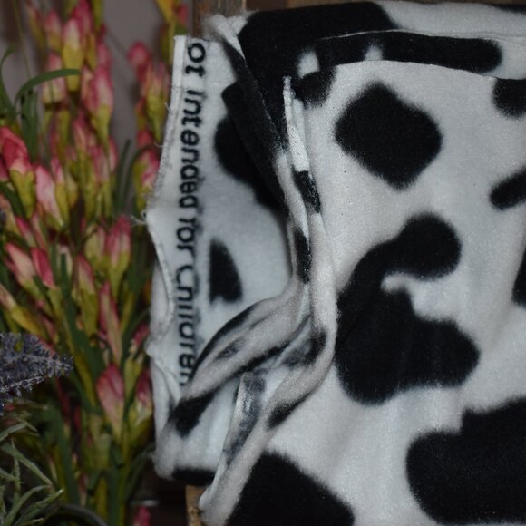 Joann Fabric One Yard Black White Cow Print Soft Blizzard Fleece Fabric - Picture 3 of 5